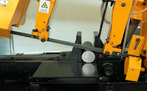 袁州数控带锯床自动送料精度会出现偏差吗？